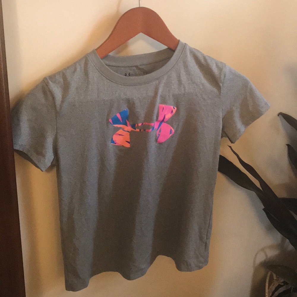 Girls Under Armor t-shirt